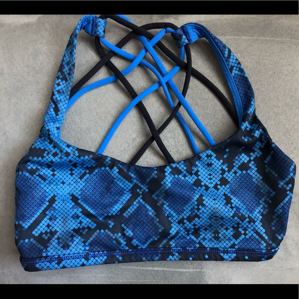 Lululemon *Free to be Wild* sports bra